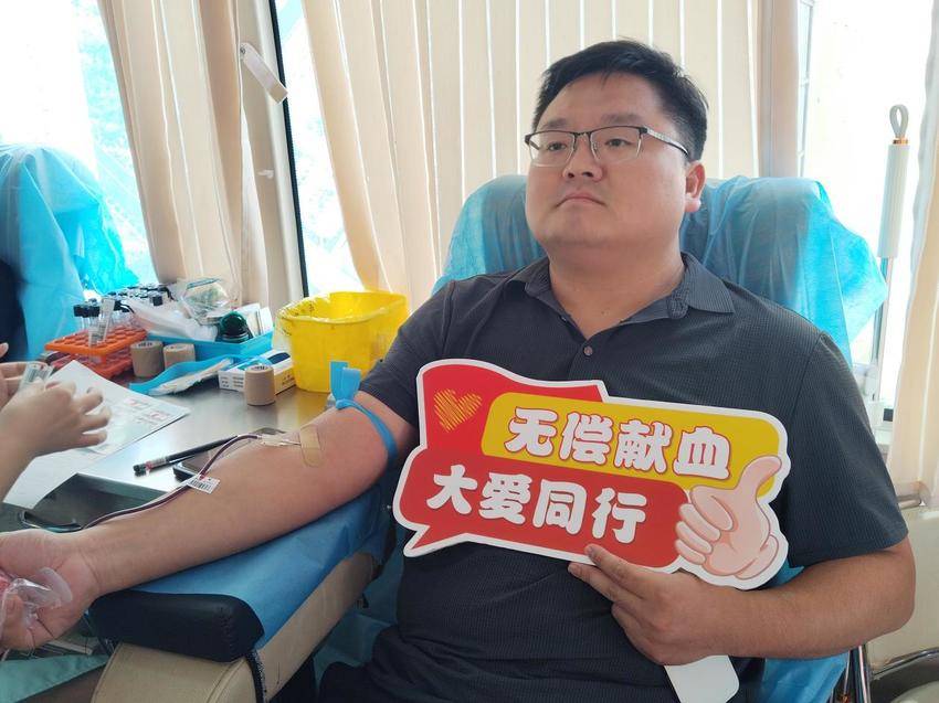 挽袖献热血 爱心暖家乡｜三伏潭镇开展无偿献血公益活动.docx