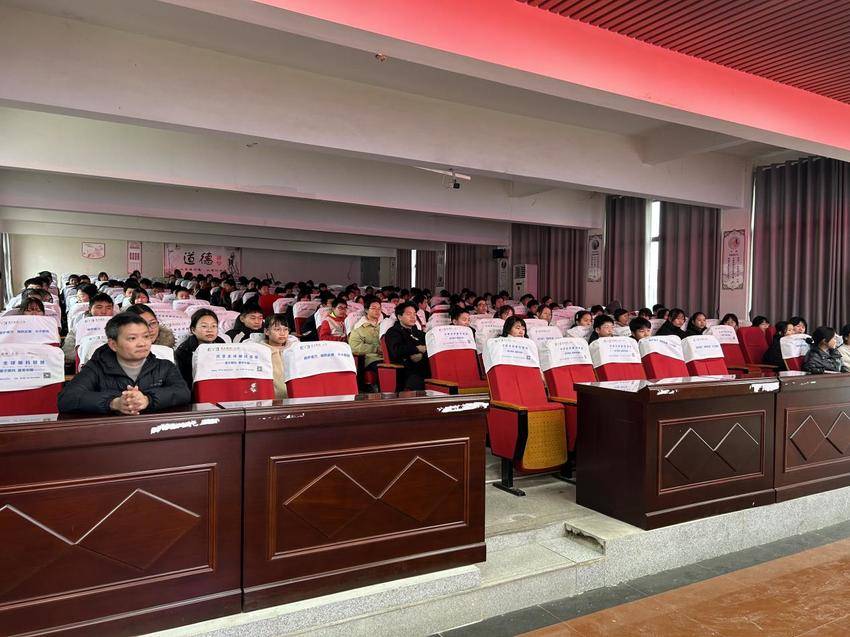 普法迎开学，法治护成长——陈贵司法所开展春季开学“法治第一课”活动.docx