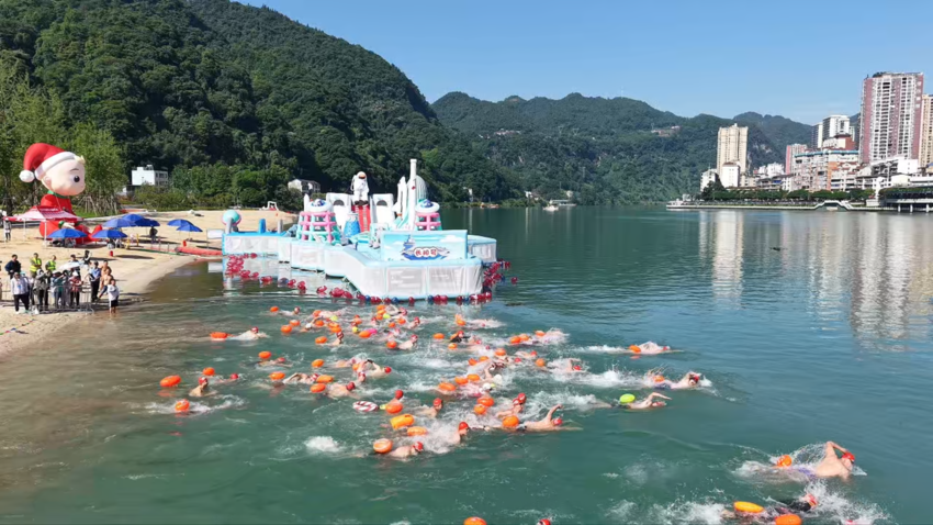【图文】以水为媒 以赛兴旅 2026湖北清江公开水域游泳邀请赛开赛.doc