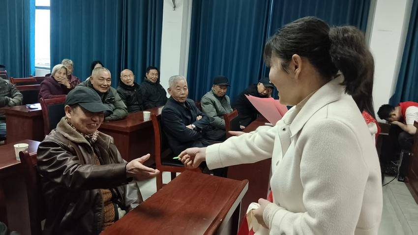 金湖街道铜绿山矿社区：低盐饮食，健康生活.doc