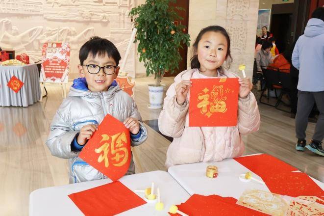 骏彩非遗润童心 文博纳福迎新春——天门市博物馆亲子文化体验活动圆满举行.docx