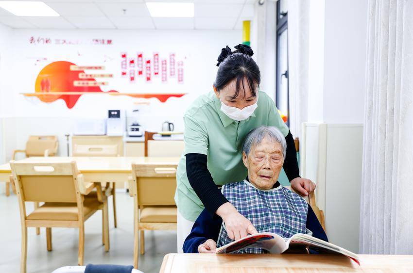 城市更新“五改四好”+江岸区球场街道：存量公房“变身”市级养老综合体.doc