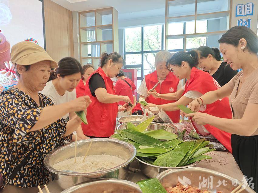 新村社区：巧手包粽子 温情满社区.doc