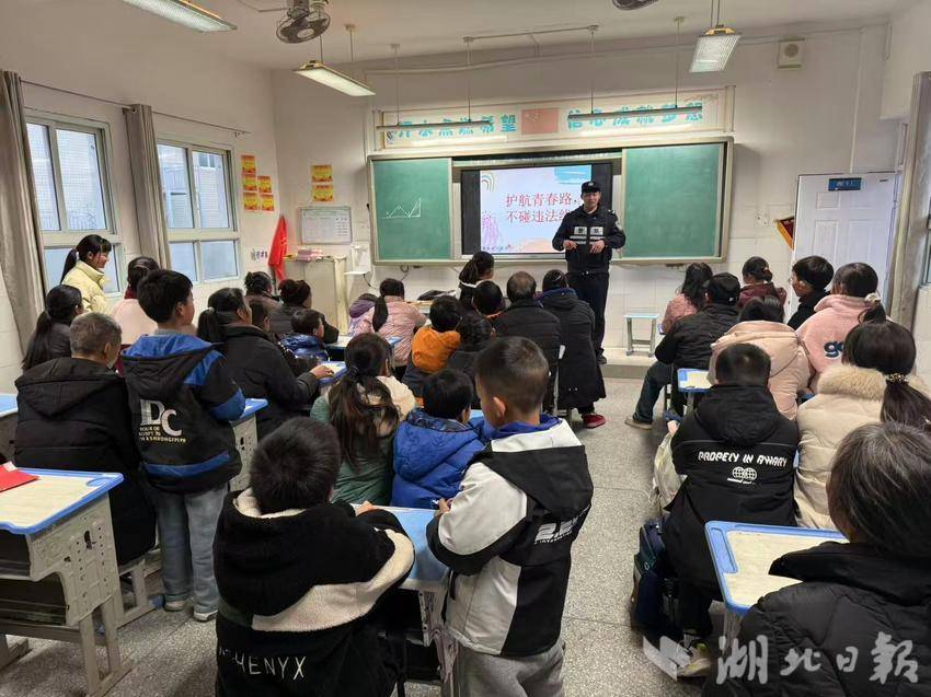 筑牢平安校园基础  护航青少年成长.doc