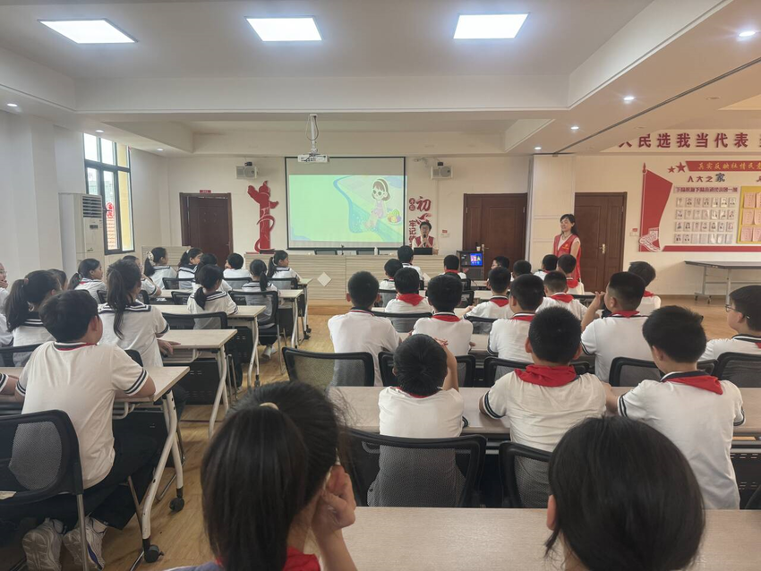 垃圾分类你我“童”行 安全护航快乐成长.docx