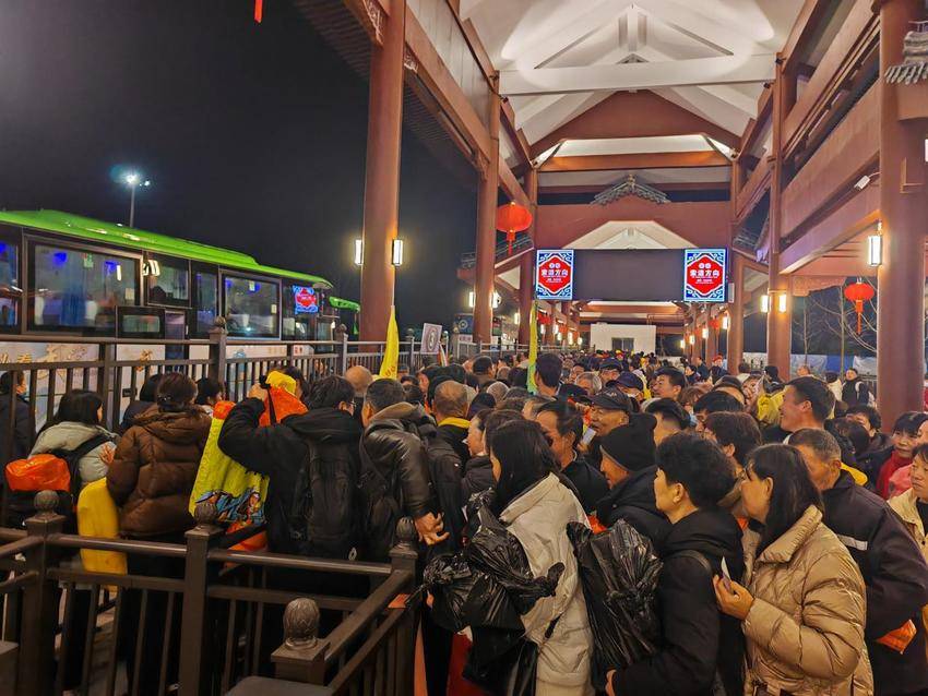 3_5000人！武当山迎来2026年首批特大祈福游团队(1)(1).docx