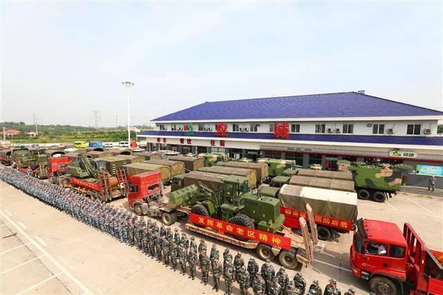 驻军部队支援孝感建设.JPG 驻军部队支援孝感建设.JPG