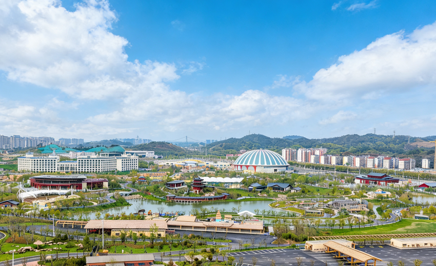 3.30轨道交通串联都市圈 双园万兽齐聚新地标 鄂州灵玲野生动物王国今日开园（修改3.31）.docx