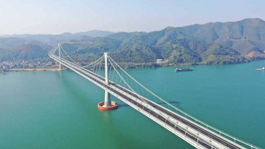 【特别策划】虹起浔江 贯通南北 广西苍容浔江大桥正式通车.docx