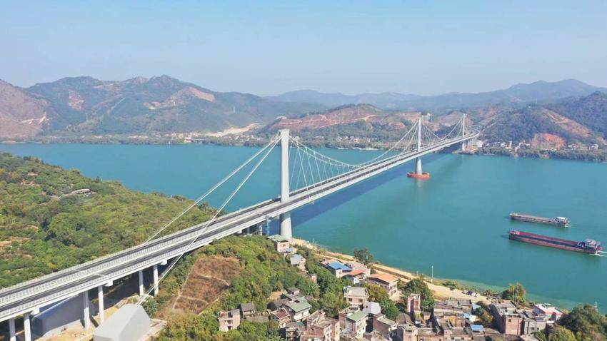 【特别策划】虹起浔江 贯通南北 广西苍容浔江大桥正式通车.docx