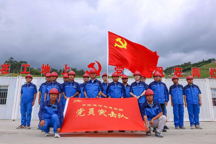 【一线传声】喜报！平路运河马道枢纽项目部荣获全国工人先锋号.docx