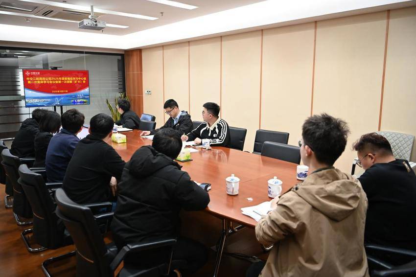【一线传声】中交二航局四公司团委召开2026年团委理论学习中心组第一次集体学习暨第一次团委（扩大）会议.docx