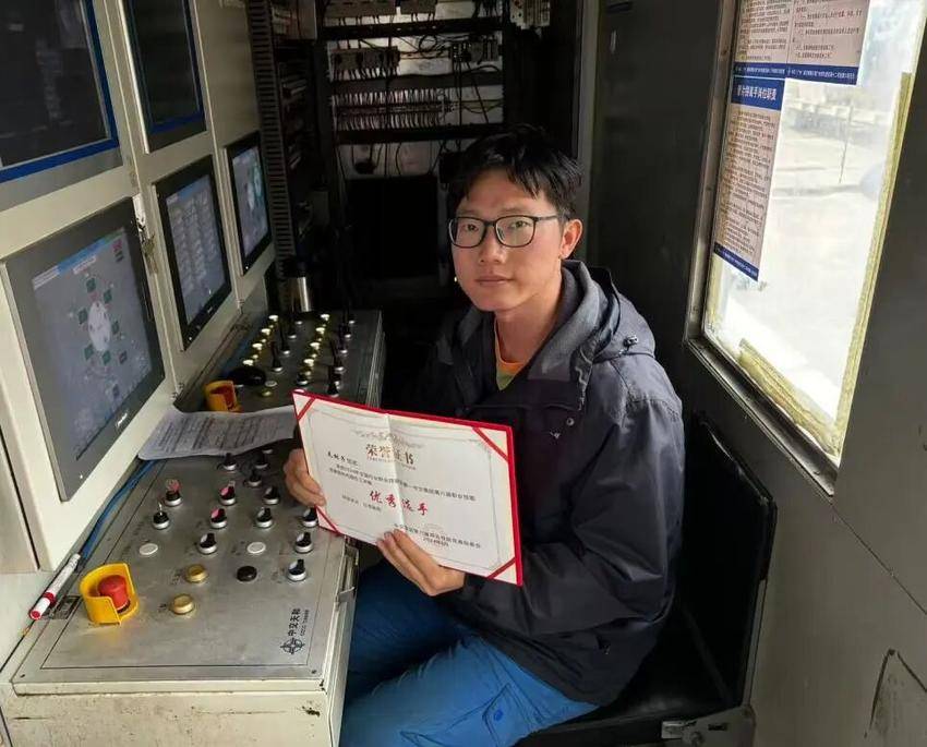 【先锋人物】盾构机长毛林子与城市动脉的十年.docx