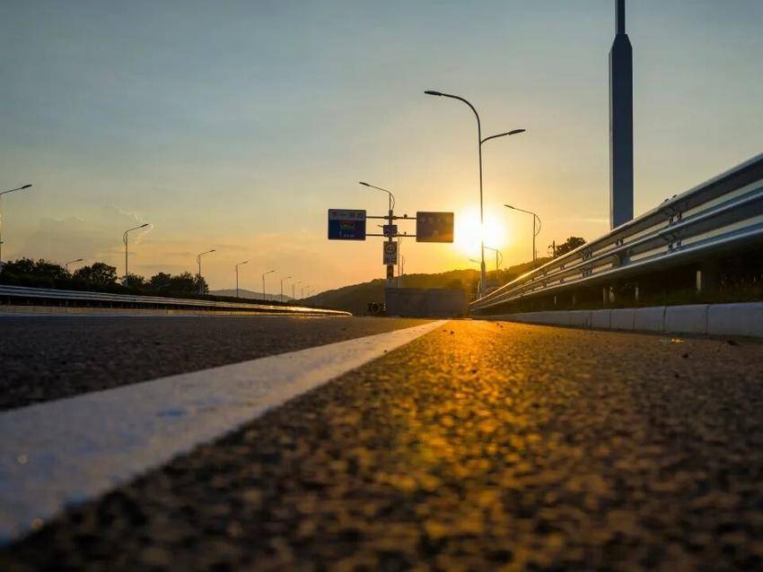 【特别策划】一条路“唤醒”一座城——312国道句容段交通蝶变.docx