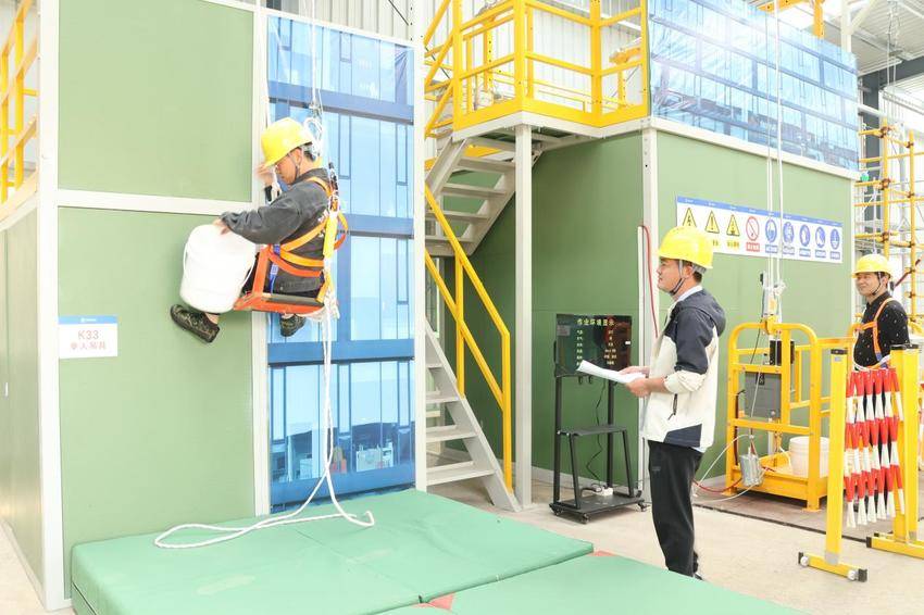 【一线传声】中交集团芜湖产业工人队伍培训基地首次承办应急管理局认证特种作业实操考试.docx