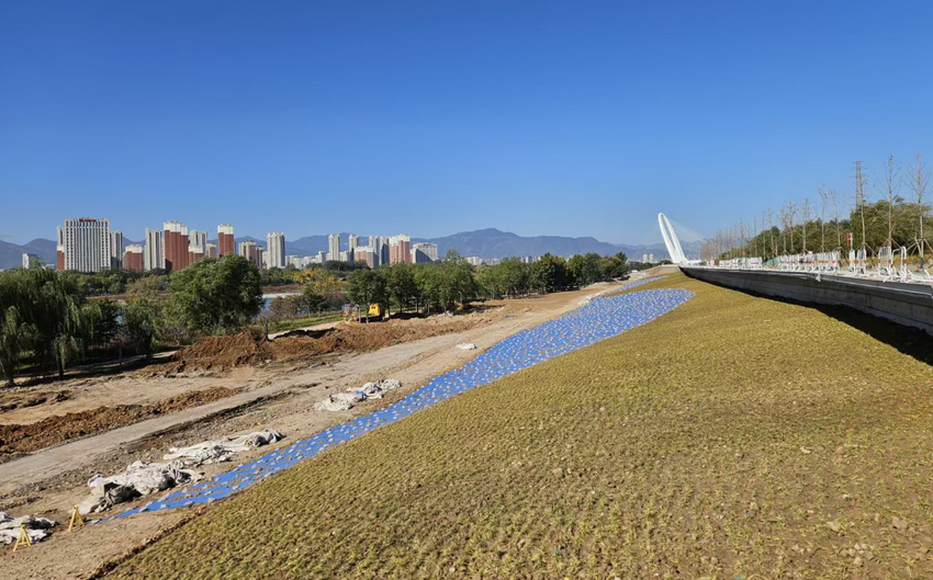 【特别策划】北京永定河千米防冲墙施工背后的安全守卫战.docx