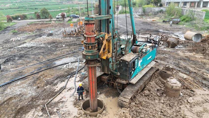 【交通强国】中交二航局天仪高速2标项目首桩顺利开钻.docx