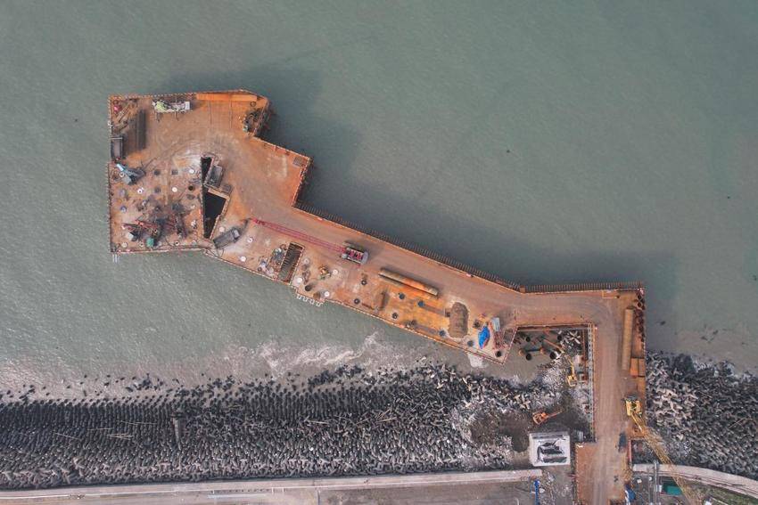 【一线传声】中石油LNG储罐扩建项目转角平台施工圆满完成.docx