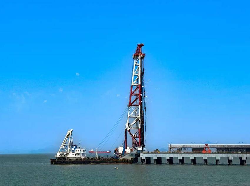 【特别策划】浙能台二电二期码头项目一根斜桩的“精准入海”.docx