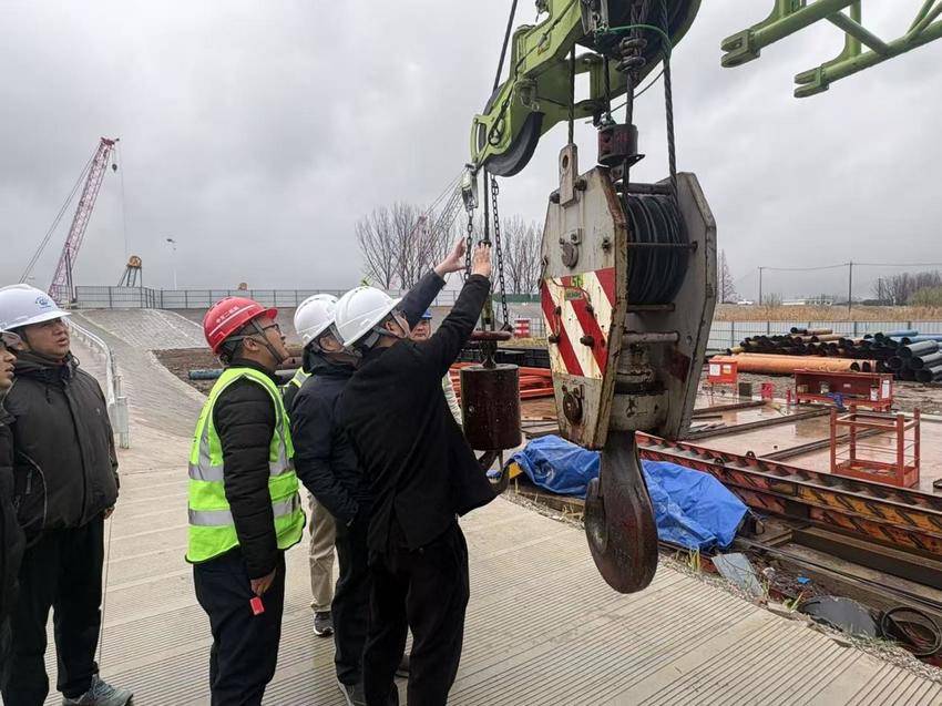 【一线传声】人勤春早启新程，筑牢“压舱石”把好“安全关”.docx