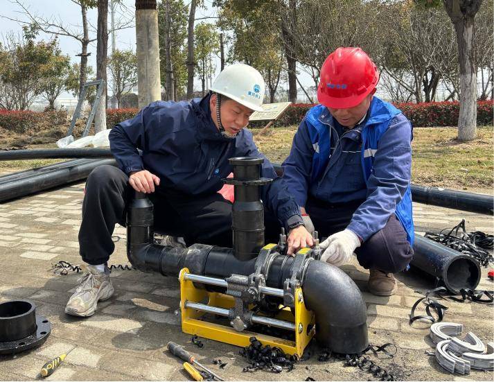 优服务 保供水 黄冈自来水全力护航招商企业.docx