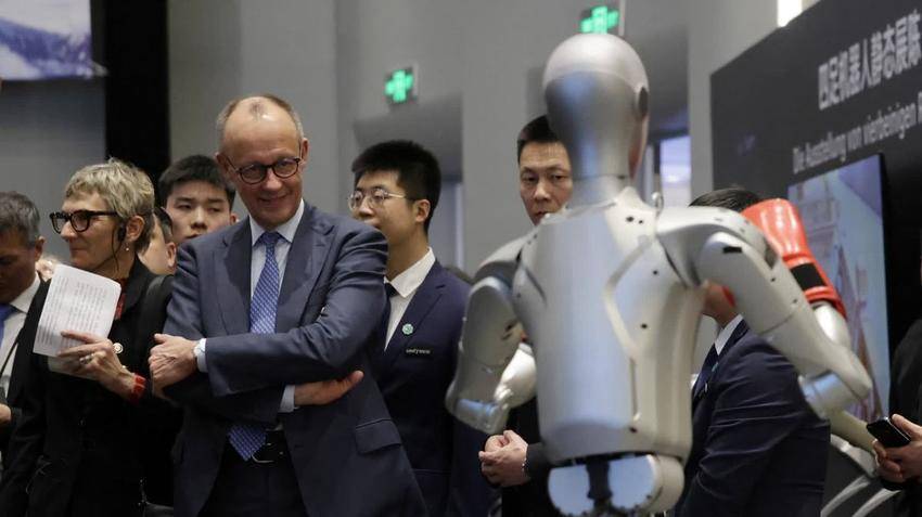 德国总理默茨在宇树科技观看表演