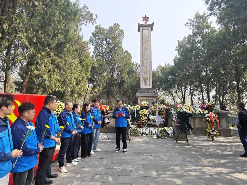 【一线传声】工业化建造分公司到西梁山烈士陵园开展清明祭英烈活动.docx