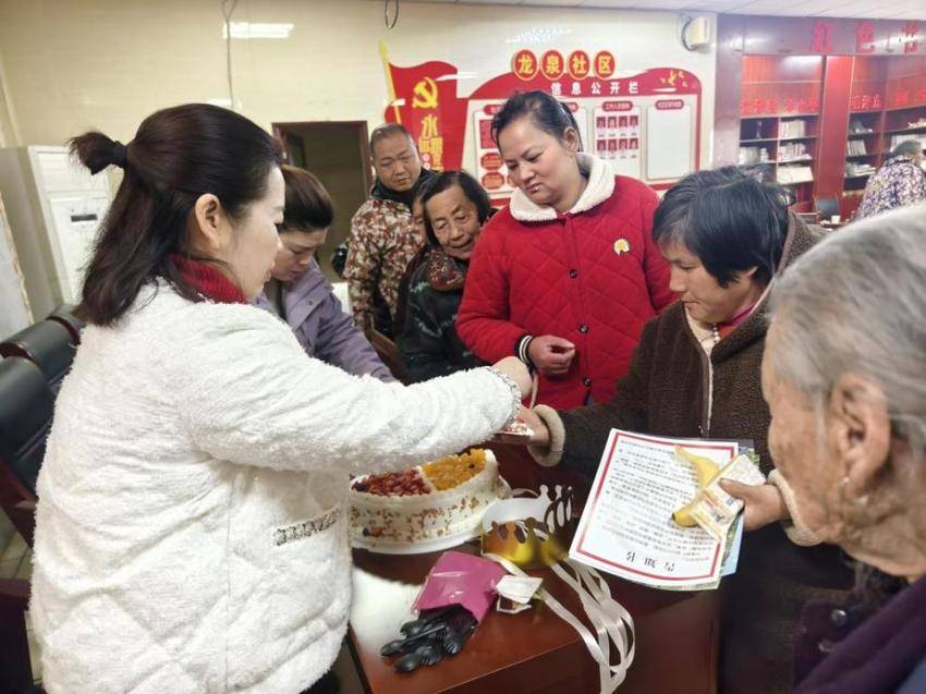 2_龙泉社区集体生日会温情开席 安全宣教伴老同行.docx
