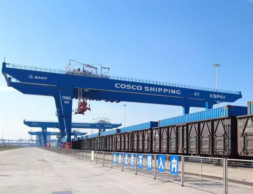 一马当先创市场 货运保畅争先锋.doc