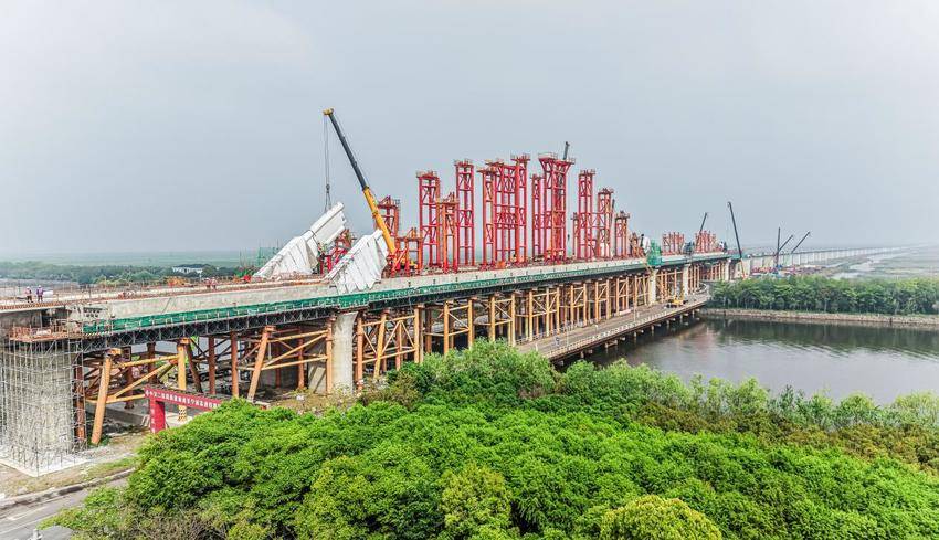 【交通强国】慈溪特大桥A段南线连续梁系杆拱关键节段吊装圆满成功.docx