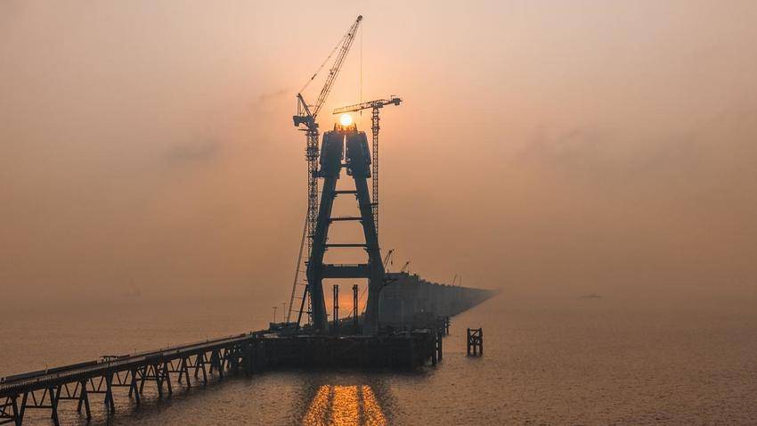 【特别策划】桥塔百米高空“蜕壳”记.docx