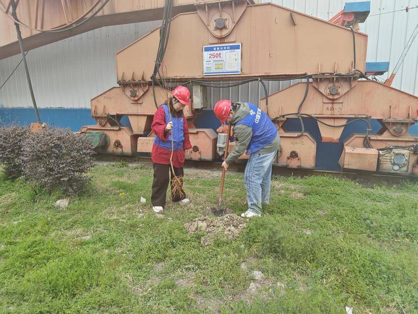 【一线传声】中交二航局四公司安徽工业化建造分公司开展植树节活动.docx