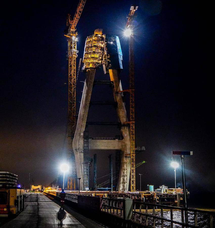 【特别策划】桥塔百米高空“蜕壳”记.docx