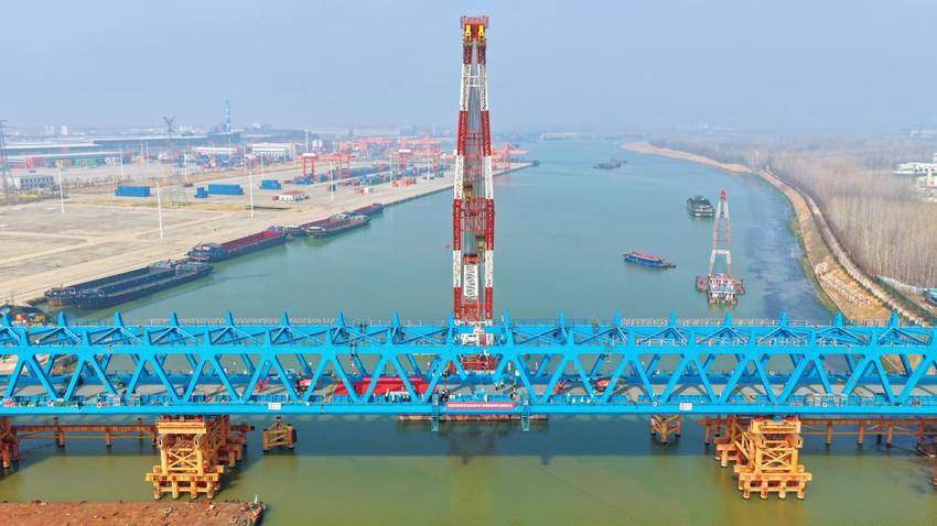 【交通强国】潍宿高铁江苏段跨京杭运河特大桥主桥合龙.docx