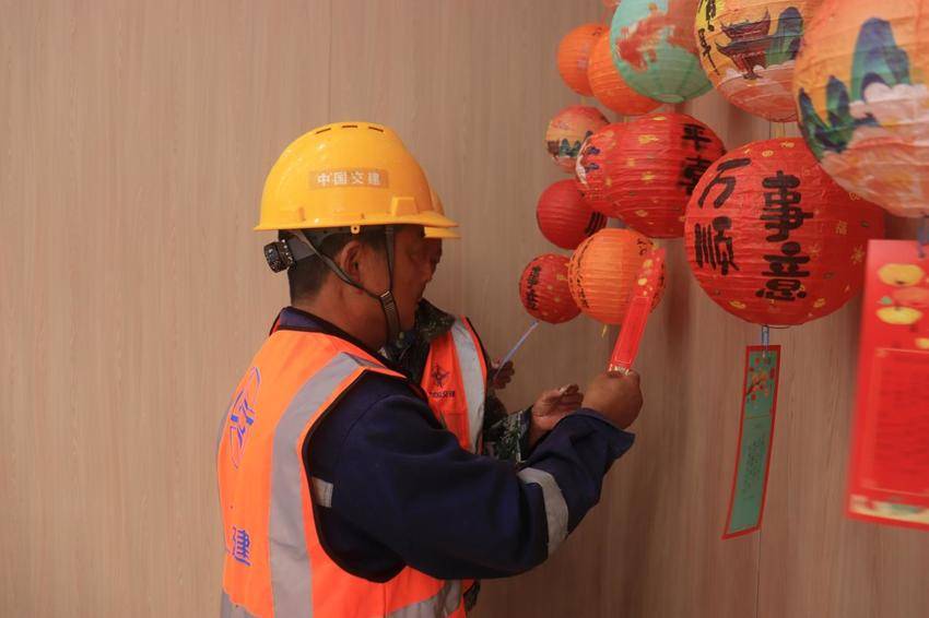 【一线传声】漳诏高速A7标项目部春节期间开展系列慰问活动.docx