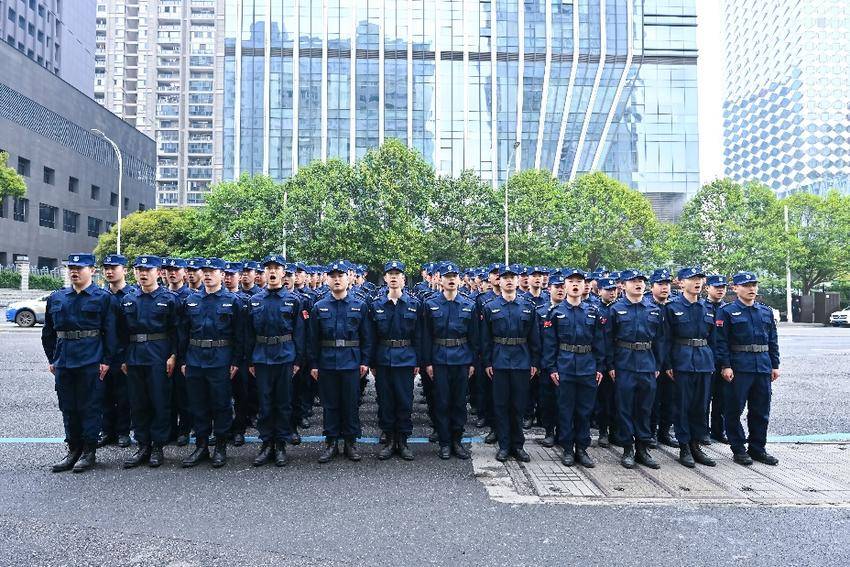 铁军显担当！2000名昌安保安高标准守护2026汉马武昌赛段.docx