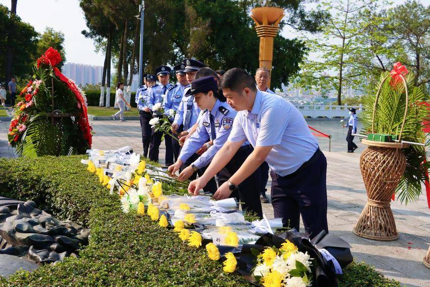 【一线传声】南百改扩建项目与四塘派出所联合开展清明祭扫暨主题党日活动.docx