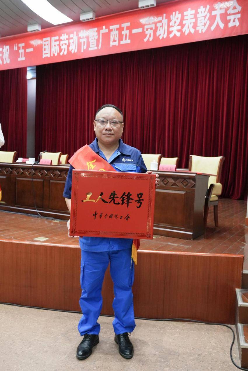 【一线传声】喜报！平路运河马道枢纽项目部荣获全国工人先锋号.docx