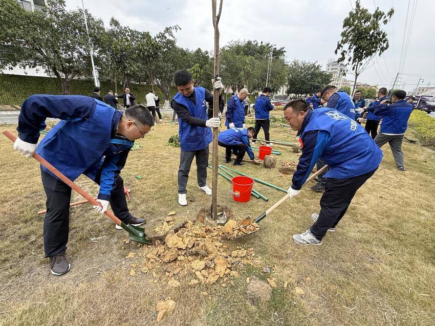 【特别策划】中交二航局广州地铁8号线项目开展植树节党建共建活动.docx