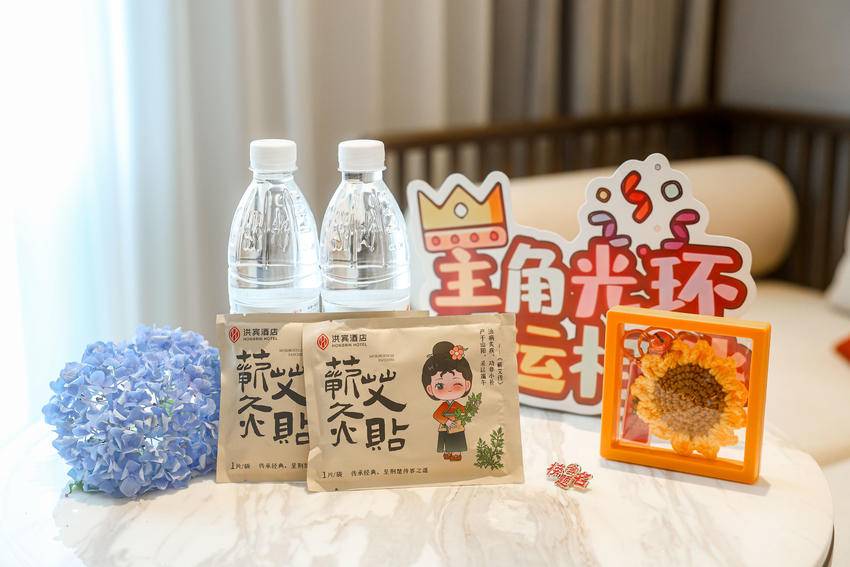 洪山宾馆为入住酒店高考房的学子准备了精美的伴手礼。