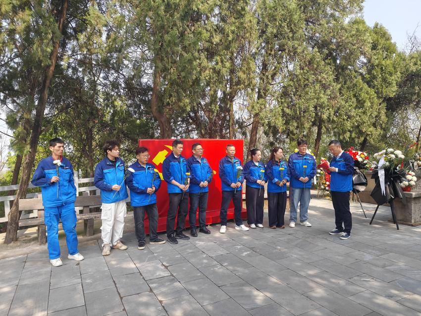 【一线传声】工业化建造分公司到西梁山烈士陵园开展清明祭英烈活动.docx
