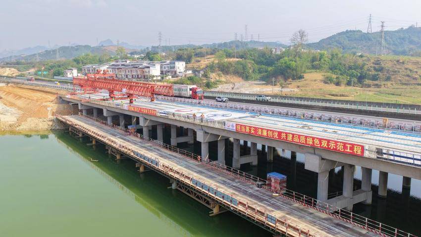 【交通强国】那音大桥右幅完成架设跑出改扩建“新速度”.docx