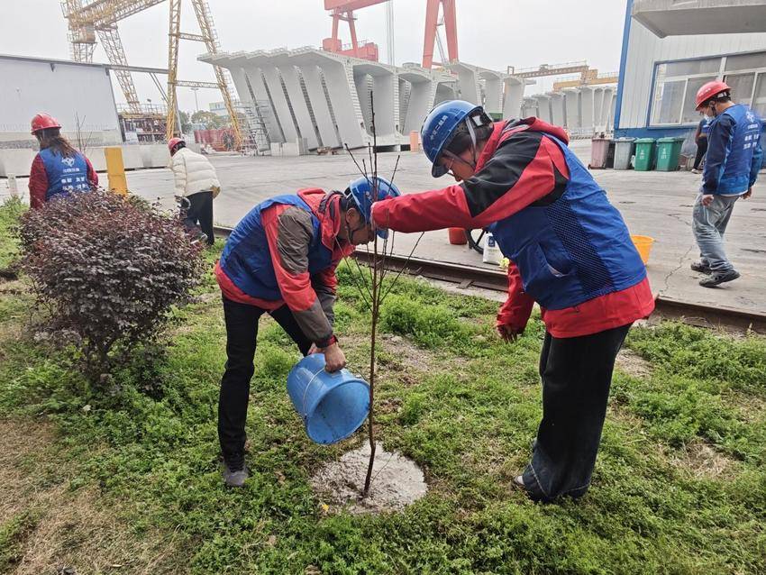 【一线传声】中交二航局四公司安徽工业化建造分公司开展植树节活动.docx