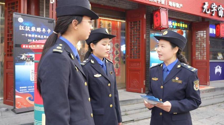 湖北省三八红旗手——王艳：以“城管蓝”护“万家安”.docx