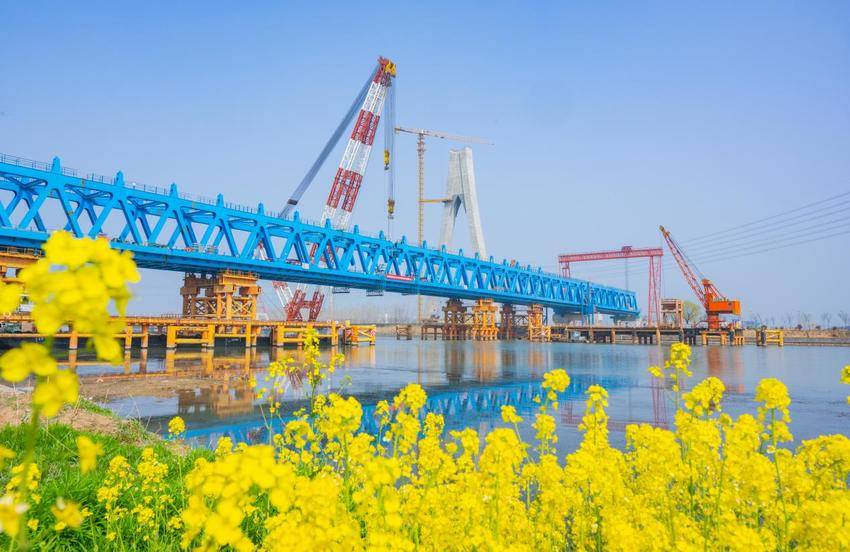 【交通强国】潍宿高铁江苏段跨京杭运河特大桥主桥合龙.docx