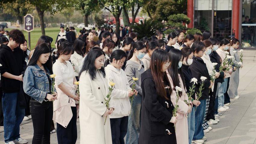 0329“我们的节日·清明”一束鲜花祭英烈 清(5).docx