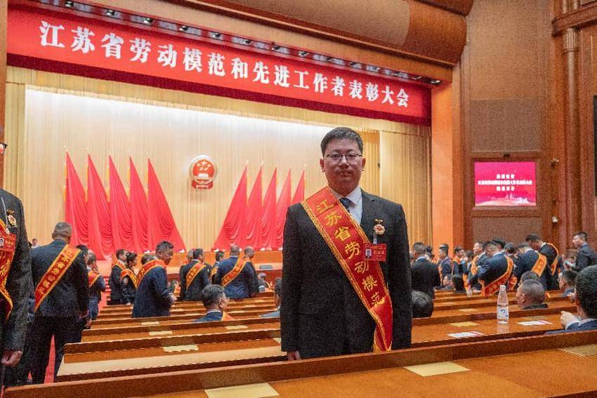 【先锋人物】黑土攻坚践初心 实干砺匠筑新程——记江苏省劳动模范获得者王鹏.docx