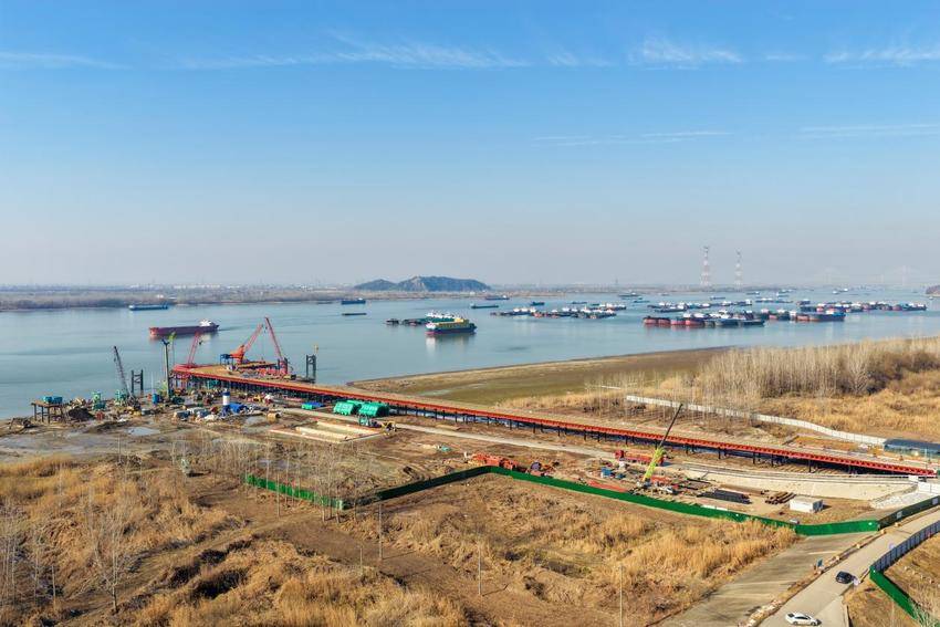 【交通强国】芜湖泰山路长江大桥主航道桥南主墩钻孔桩施工圆满完成.docx