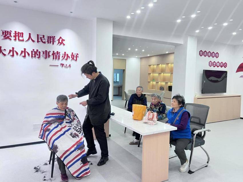 【2026.04.27】“小工匠”汇聚大能量白玉山街道打造“家门口的便民集市”(2).docx