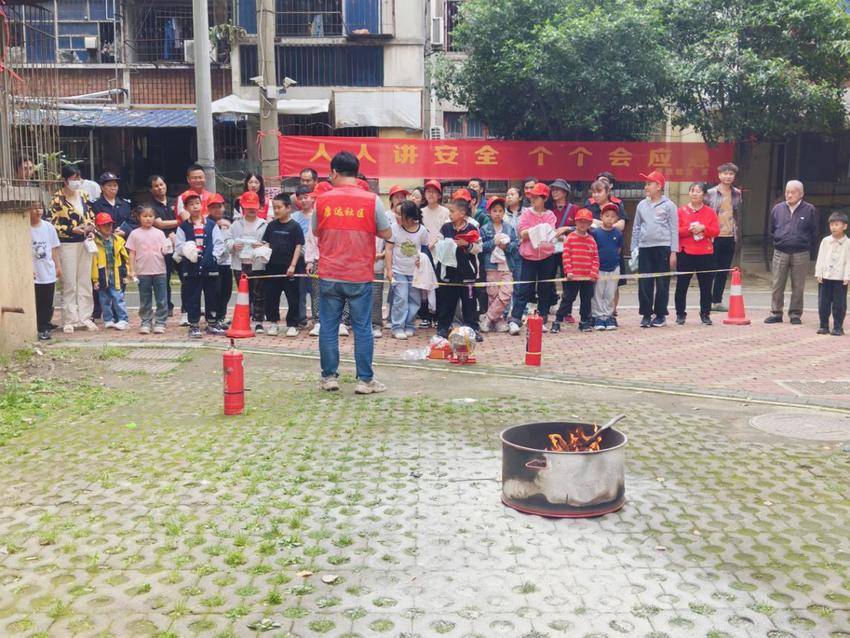 （定）白玉山街道应急办新闻稿）实景演练砺精兵 全民参与筑防线20260514.doc